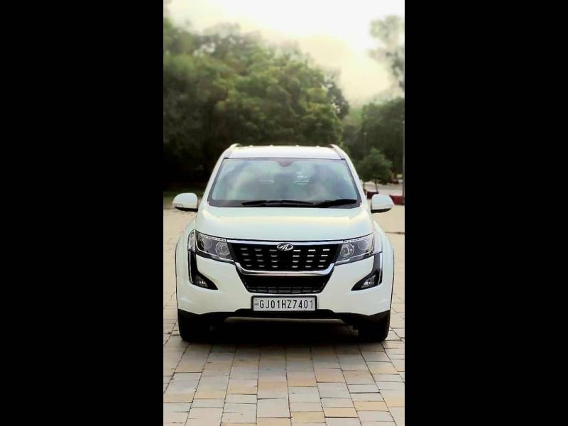 Mahindra XUV500 W11(O)