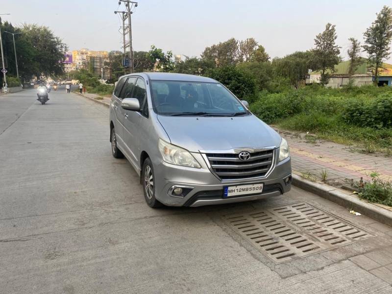 Toyota Innova 2.5 ZX (Diesel) 7 STR Euro4