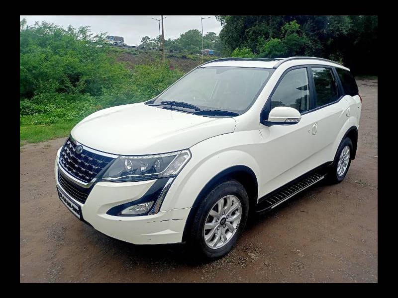 Mahindra XUV500 W9