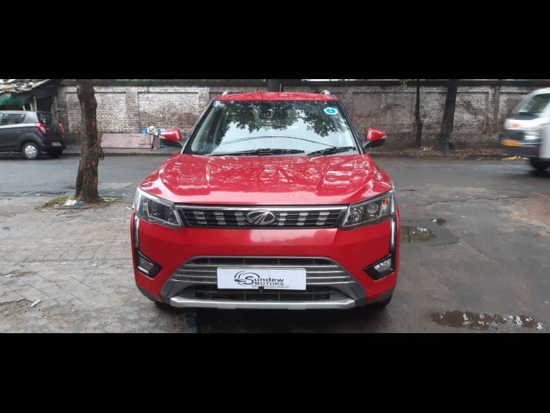 Mahindra XUV 300 1.2 W8 (O)