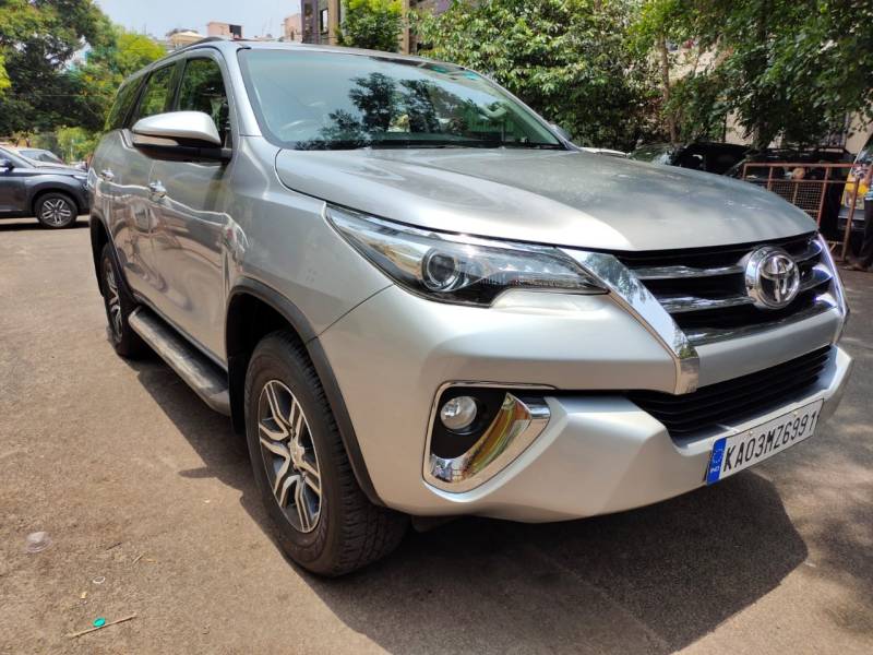 Toyota Fortuner 2.8 4x2 MT