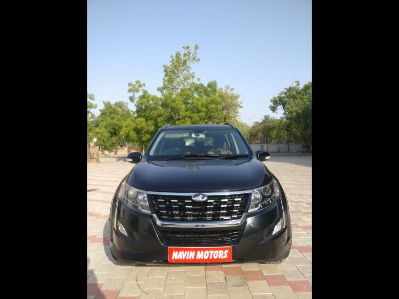 Mahindra XUV500 W11 AT