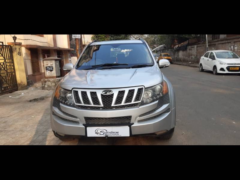 Mahindra XUV500 W6