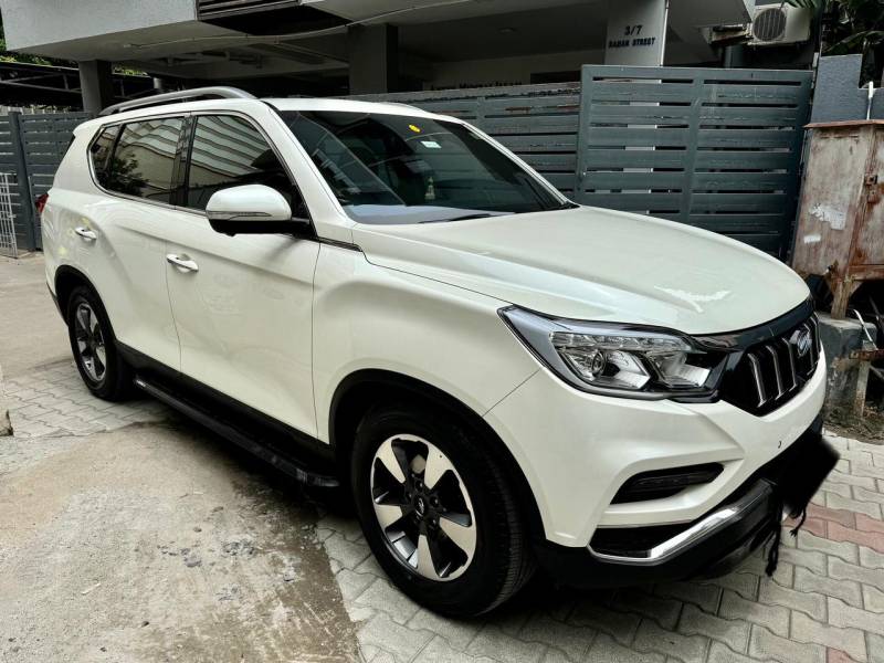 Mahindra Alturas G4 4WD AT