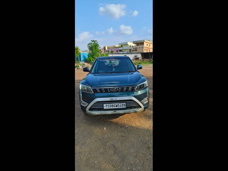 Mahindra XUV 300 1.5 W8 AMT