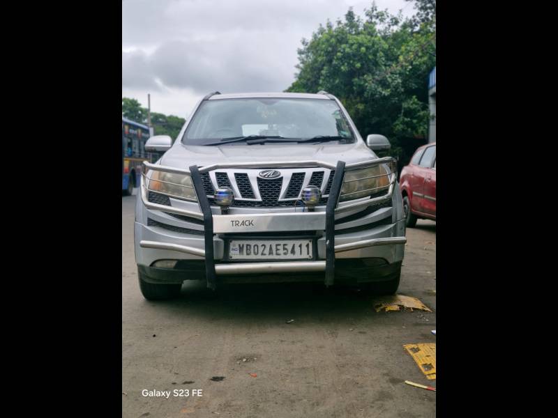 Mahindra XUV500 W6