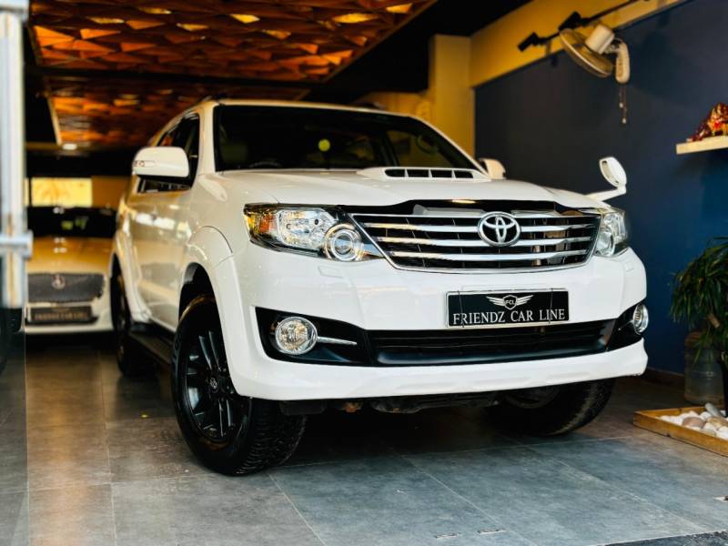 Toyota Fortuner 4x2 AT