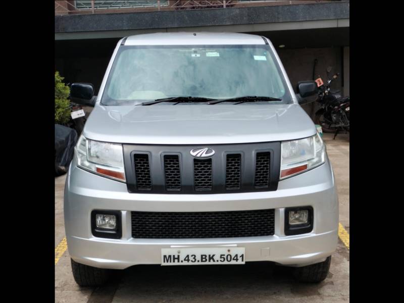 Mahindra TUV300 T4+