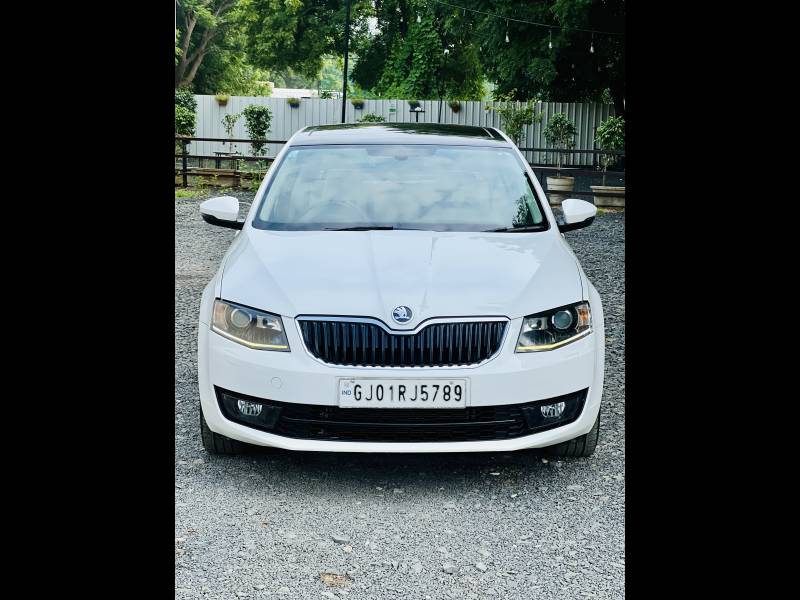 Skoda Octavia Elegance 1.8 TSI AT (Petrol)