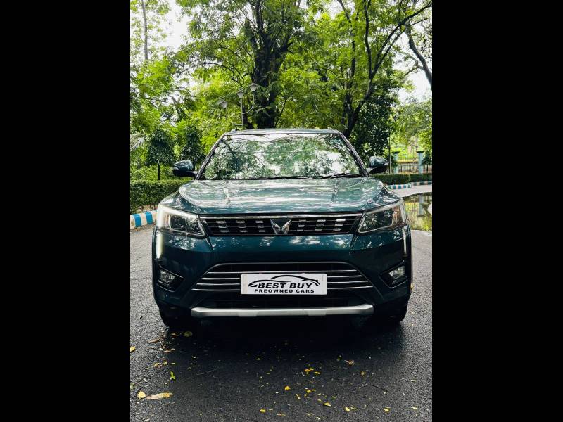 Mahindra XUV 300 1.2 W8 (O)