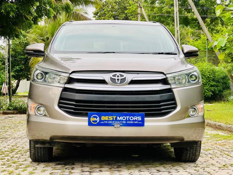 Toyota Innova Crysta 2.4 V Diesel