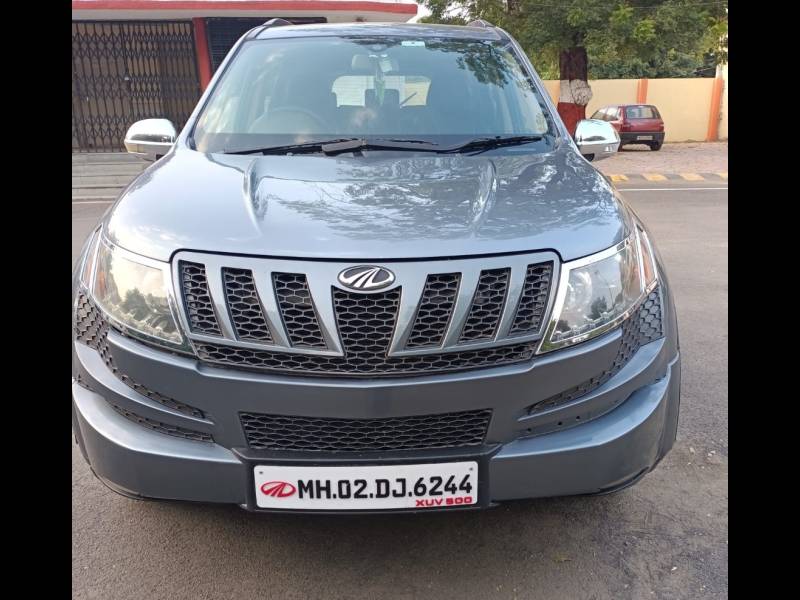 Mahindra XUV500 W6