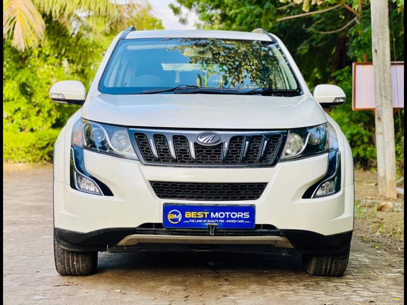 Mahindra XUV500 W6 FWD AT