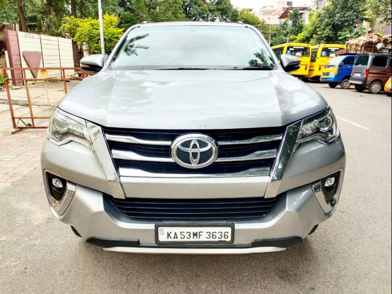 Toyota Fortuner 2.8 4x2 MT