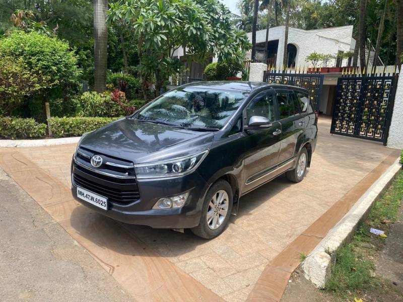 Toyota Innova Crysta 2.4 VX 8 STR