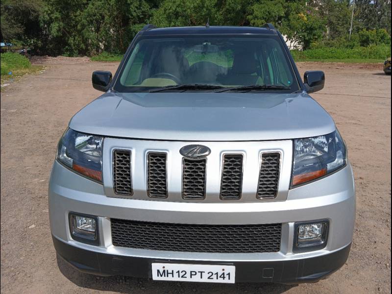 Mahindra TUV300 T10 AMT Dual Tone