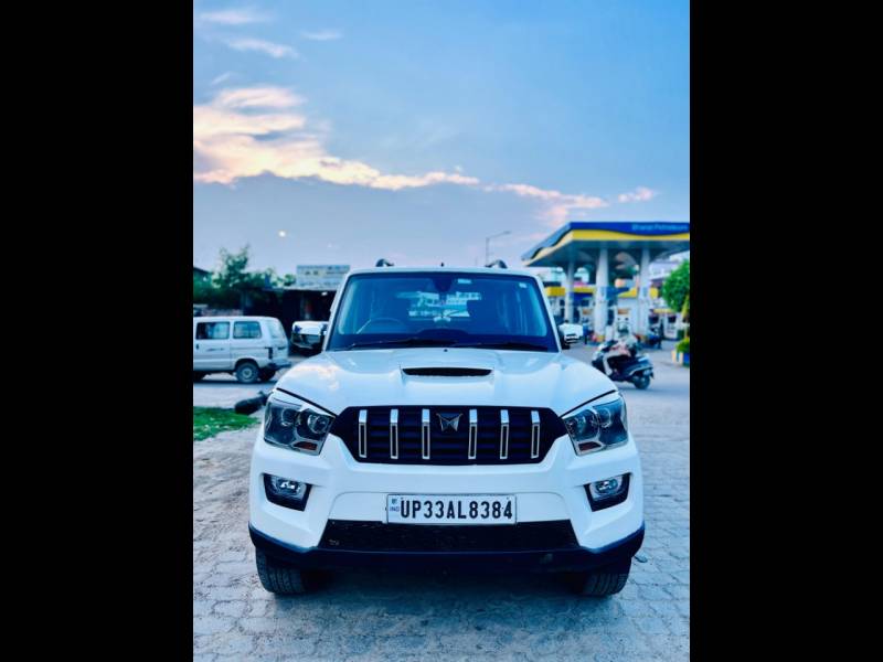 Mahindra Scorpio S10