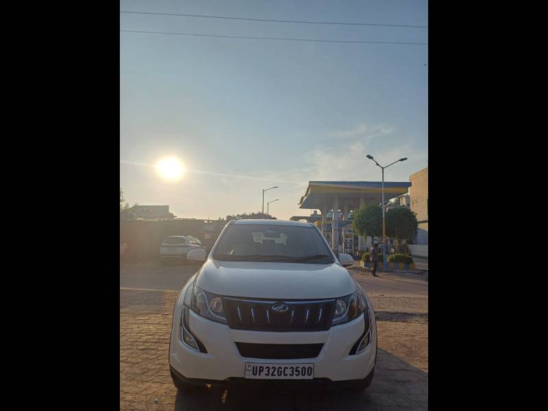 Mahindra XUV500 W6