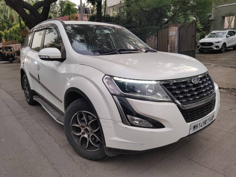 Mahindra XUV500 W7