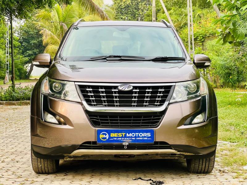 Mahindra XUV500 W11 (O) AT