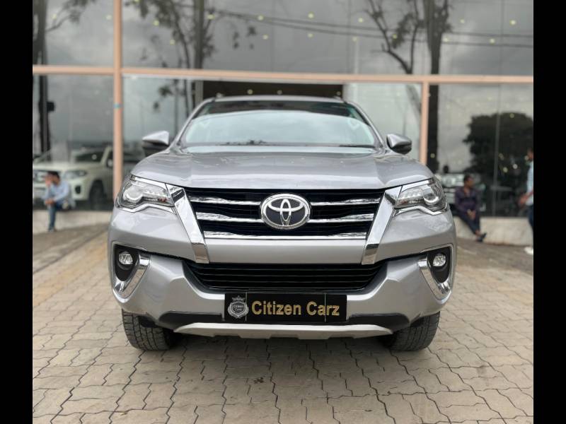 Toyota Fortuner 2.8 4x2 MT