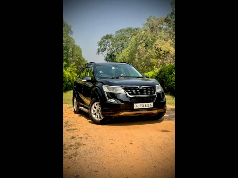 Mahindra XUV500 W7