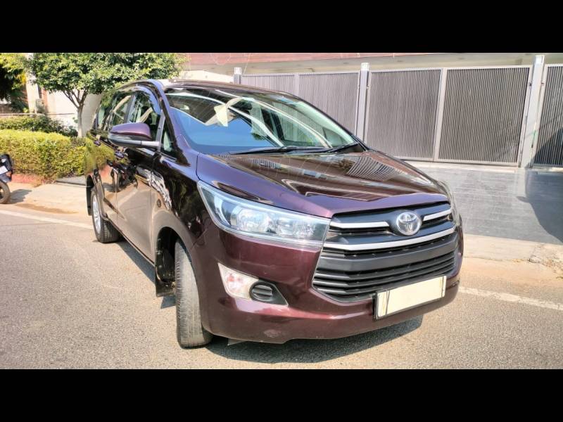 Toyota Innova Crysta 2.4 G 8 STR