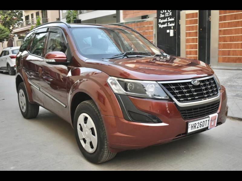 Mahindra XUV500 W5