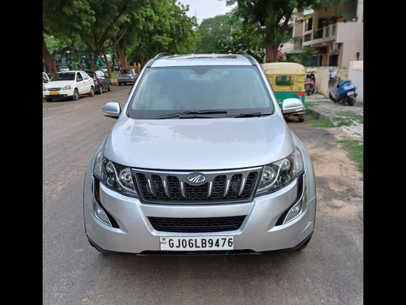 Mahindra XUV500 W9