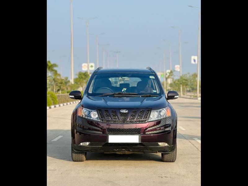 Mahindra XUV500 W8