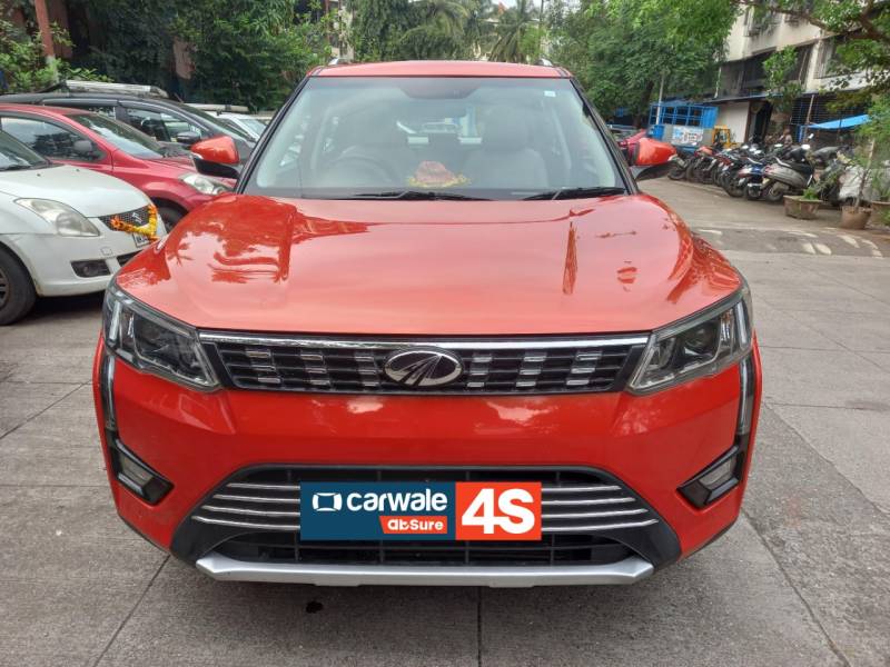 Mahindra XUV 300 1.5 W8 (O)