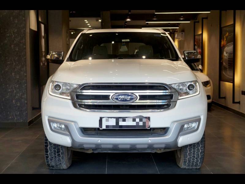 Ford Endeavour Titanium 2.2 4x2 AT