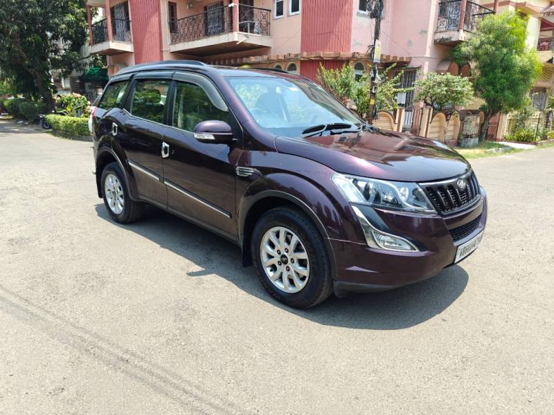 Mahindra XUV500 W10 FWD