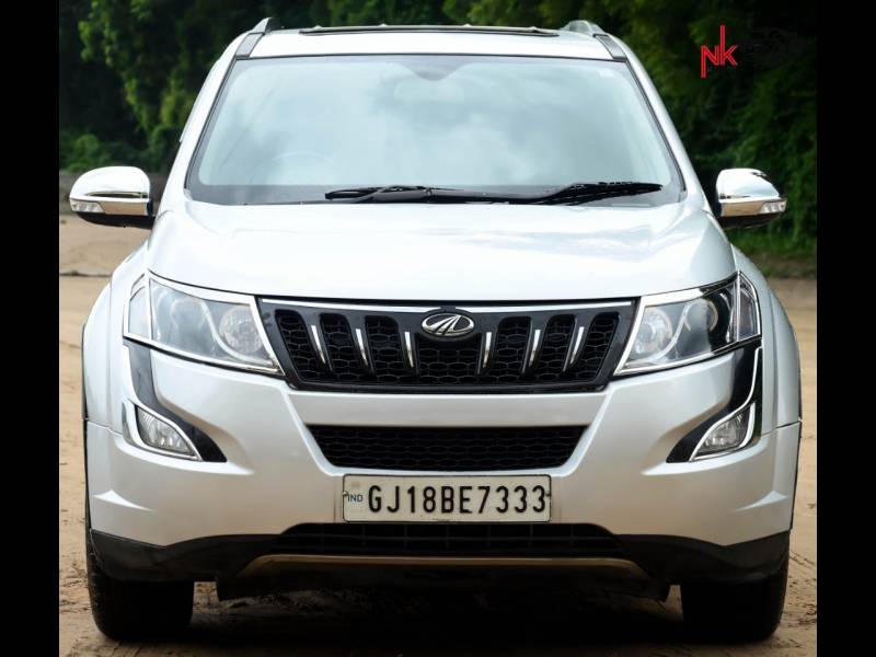 Mahindra XUV500 W10 FWD AT