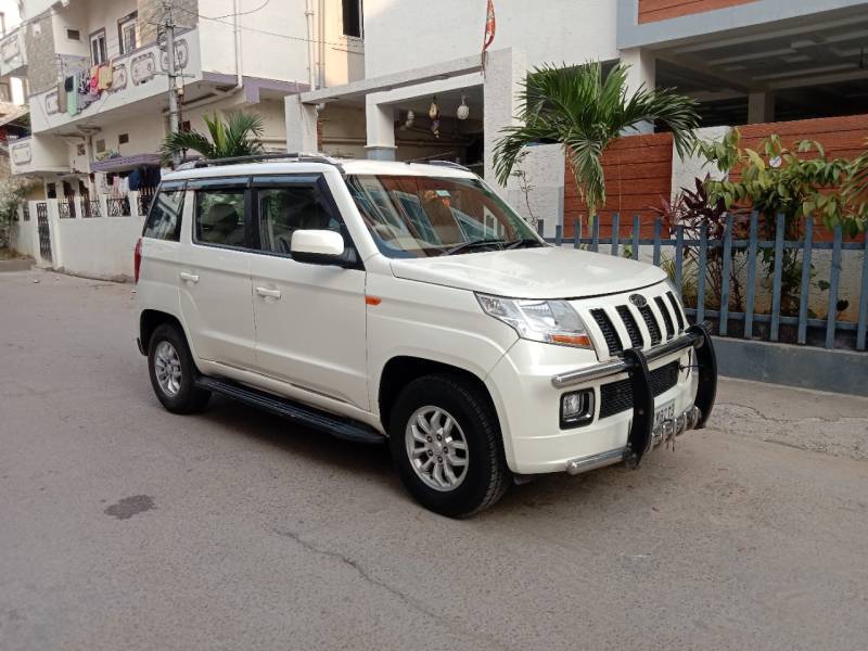 Mahindra TUV300 T8