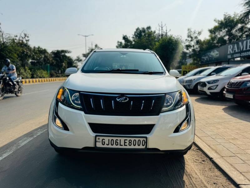 Mahindra XUV500 W9