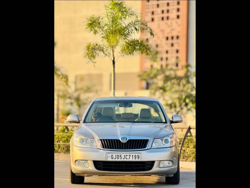 Skoda Laura Elegance 2.0 TDI CR AT