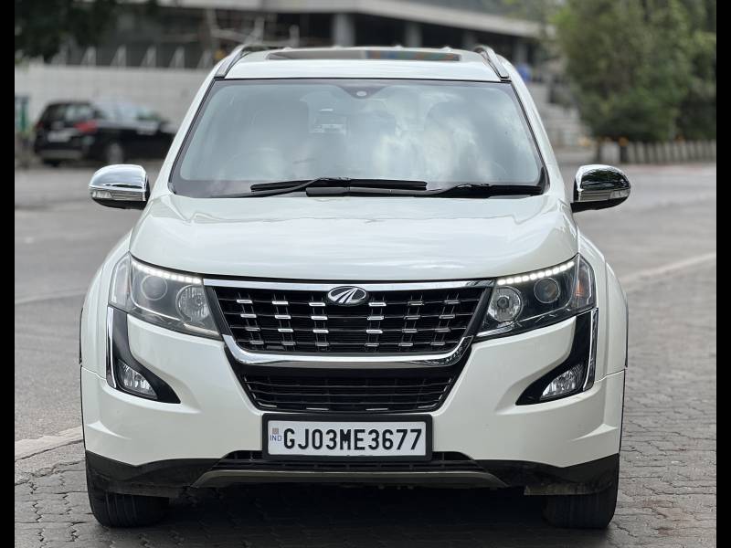 Mahindra XUV500 W11