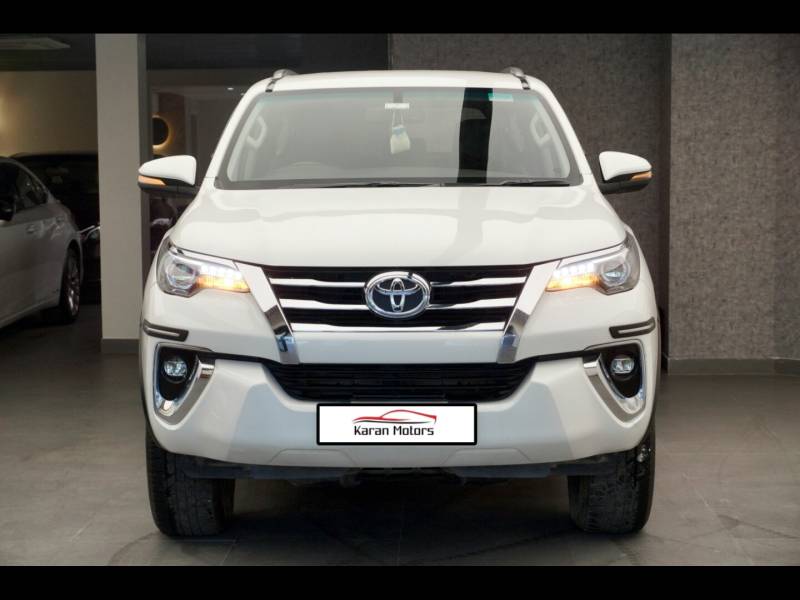 Toyota Fortuner 2.8 4x2 MT