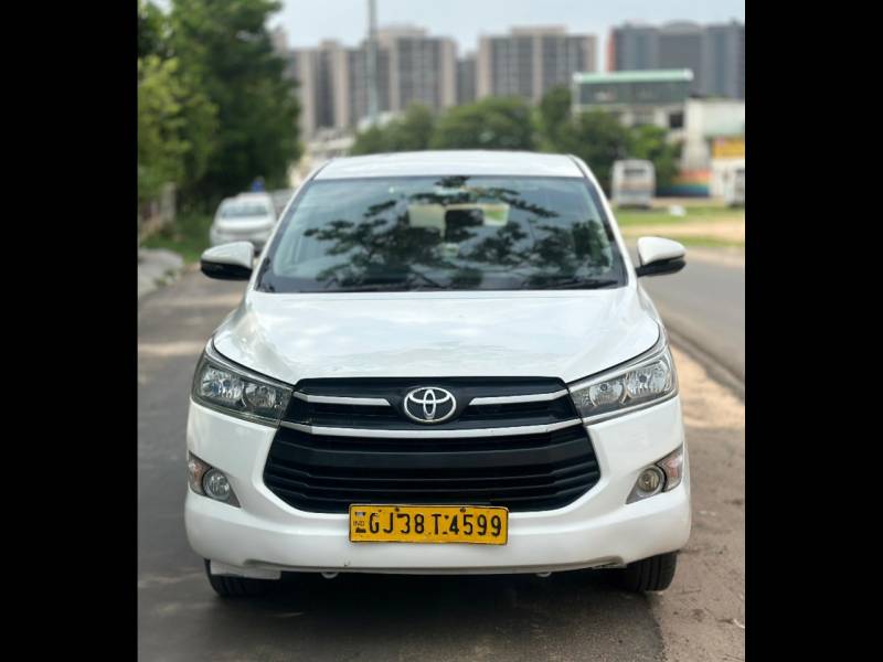 Toyota Innova Crysta 2.4 GX 8 STR