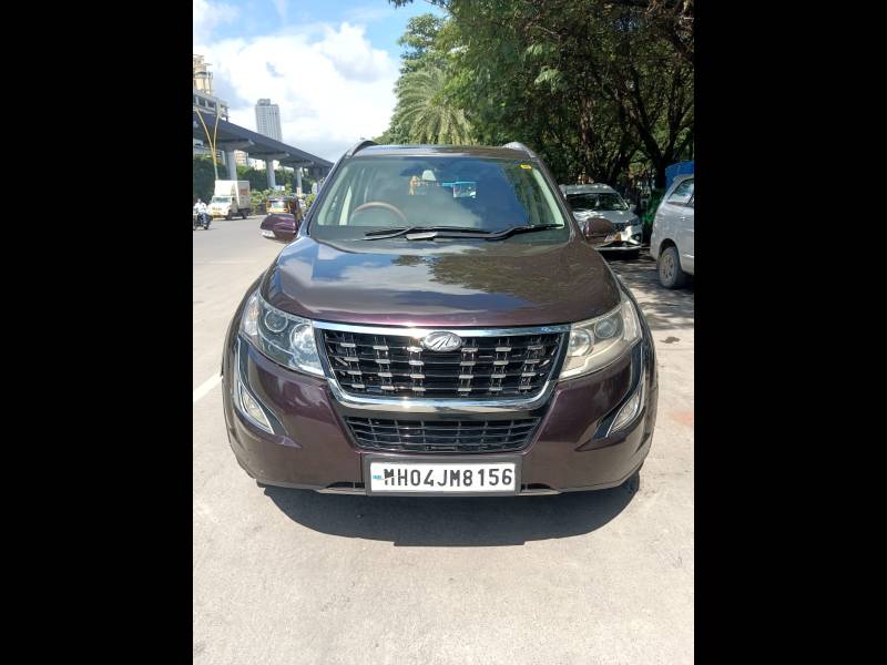 Mahindra XUV500 W9