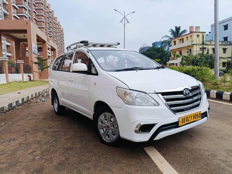 Toyota Innova 2.5 G BS IV 8 STR