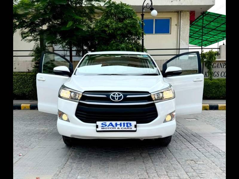 Toyota Innova Crysta 2.4 GX 7 STR