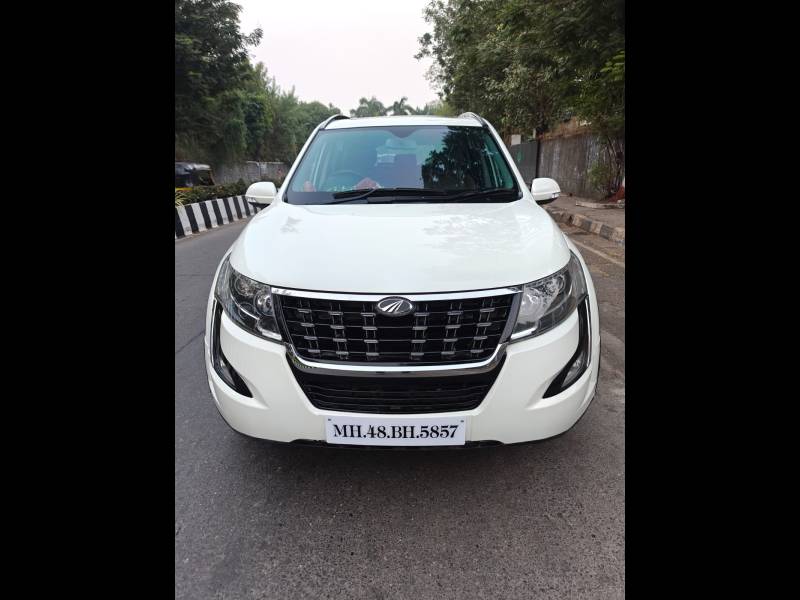 Mahindra XUV500 W11 (O) AT