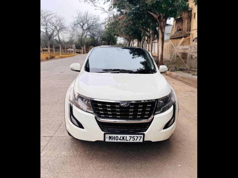 Mahindra XUV500 W11 AT
