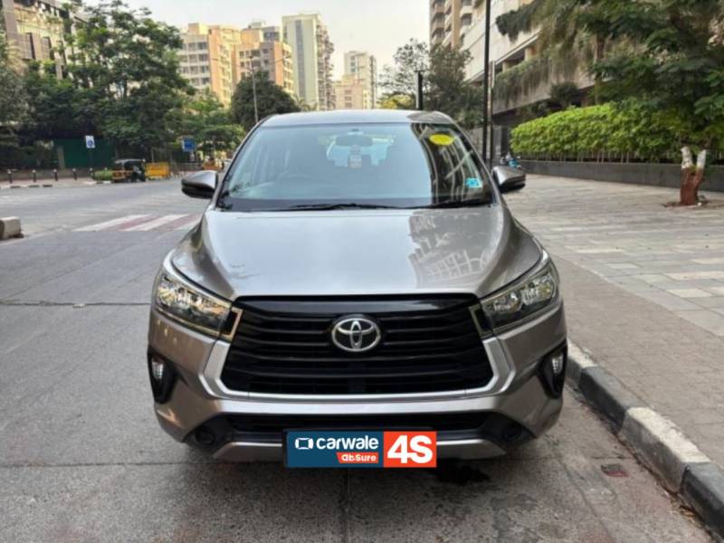 Toyota Innova Crysta 2.4 GX 8 STR