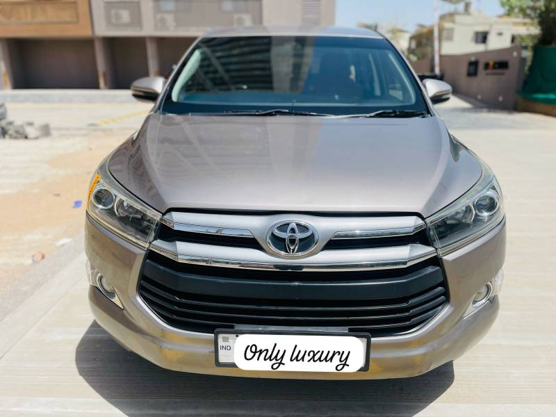 Toyota Innova Crysta 2.4 VX 8 STR