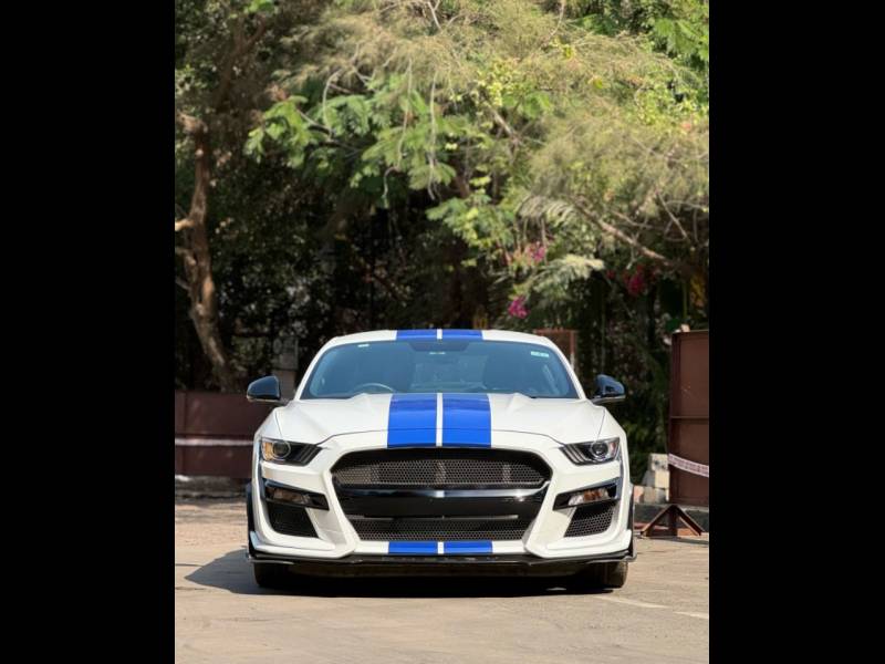 Ford Mustang GT Fastback 5.0L v8