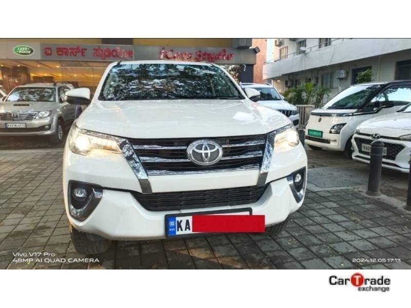 Toyota Fortuner 2.8 4x4 MT