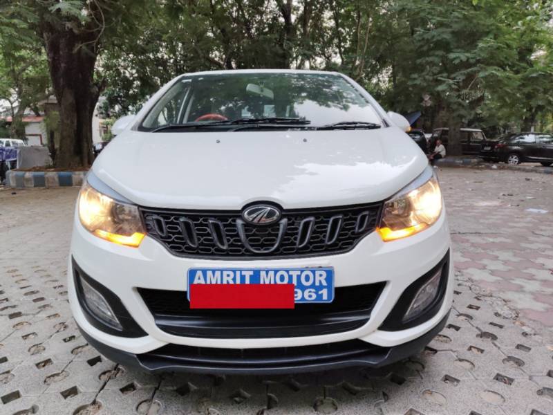 Mahindra Marazzo M2 8 STR